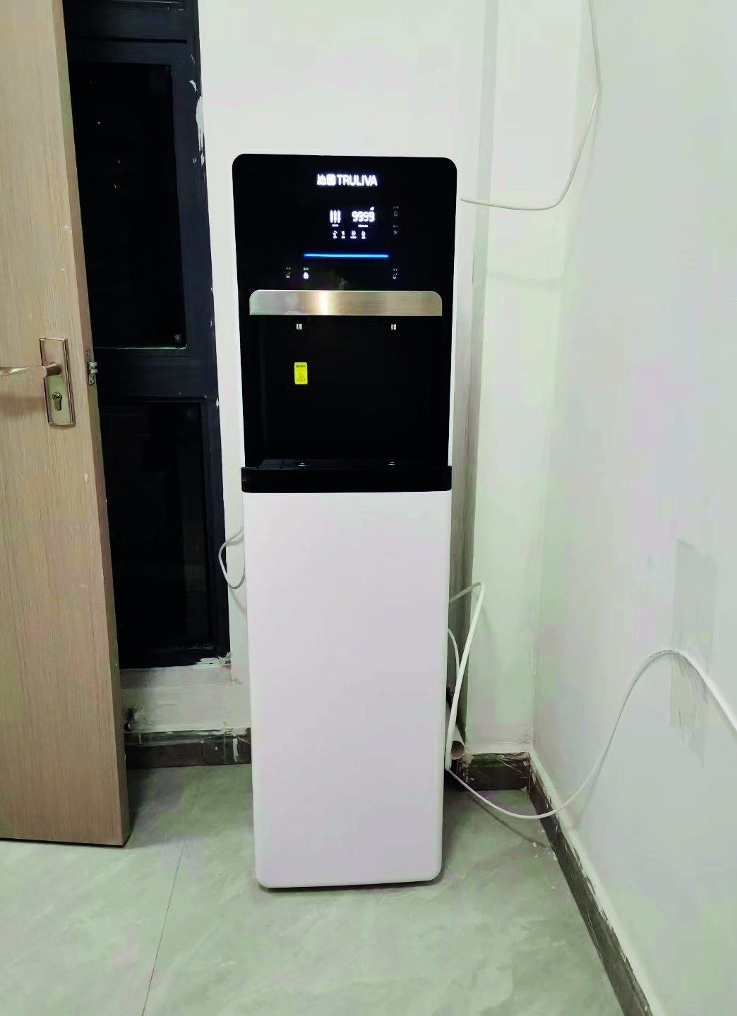 Water Filling & Bottling Machine